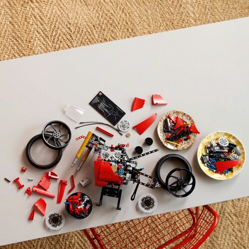 Lego kocke Technic Ducati Panigale V4 S Motorcycle Slike