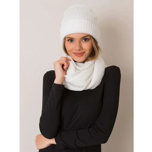 Fashionhunters RUE PARIS A set of white hat and scarf